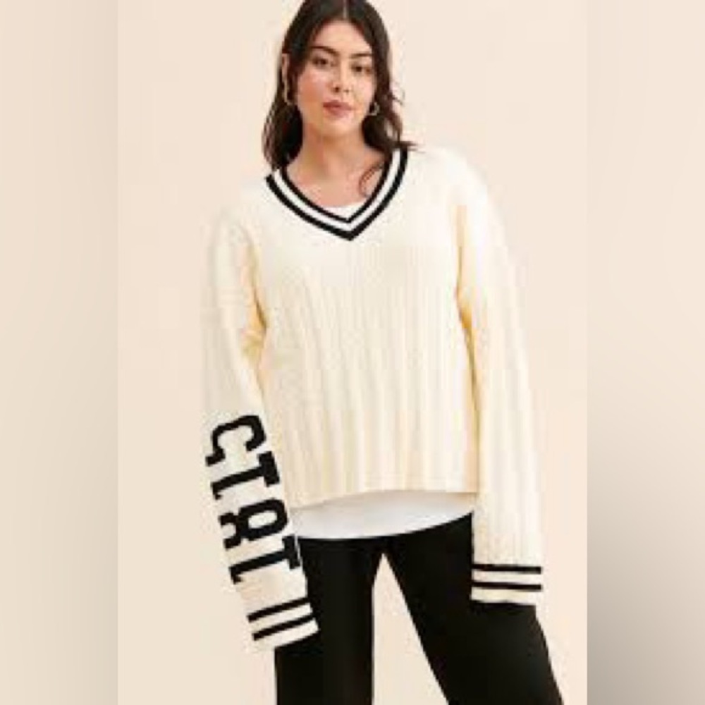 French Mauve Women's Pamela Oversized V-Neck Cable Knit Sweater 1X